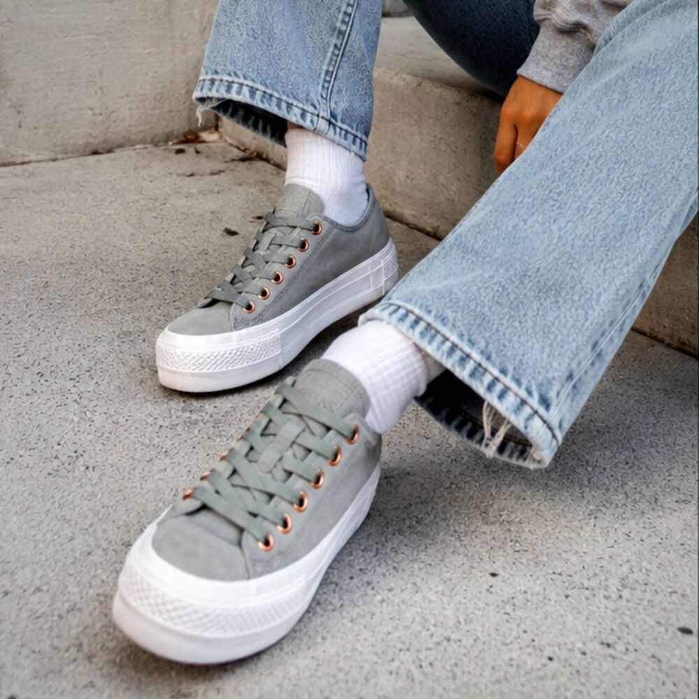 Converse Women’s 7.5 Chuck Taylor Lift Gray Leather Platform Sneakers